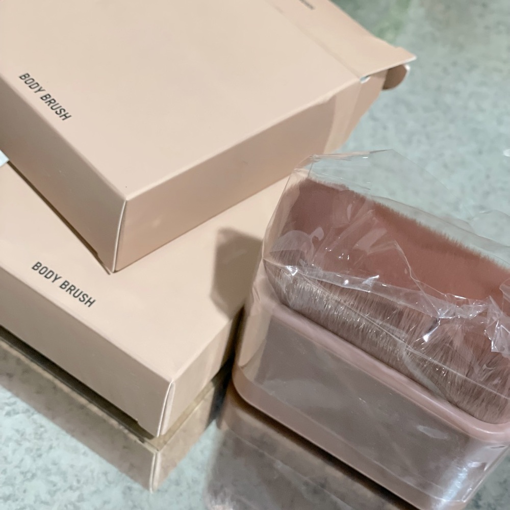 Kkw Body Brush